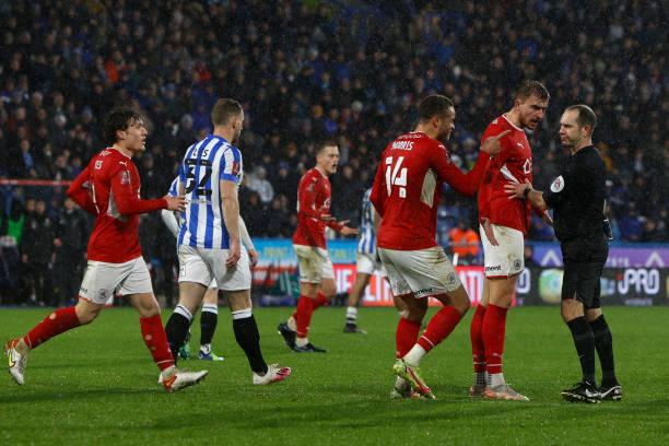 正是因为坚 正是因为坚