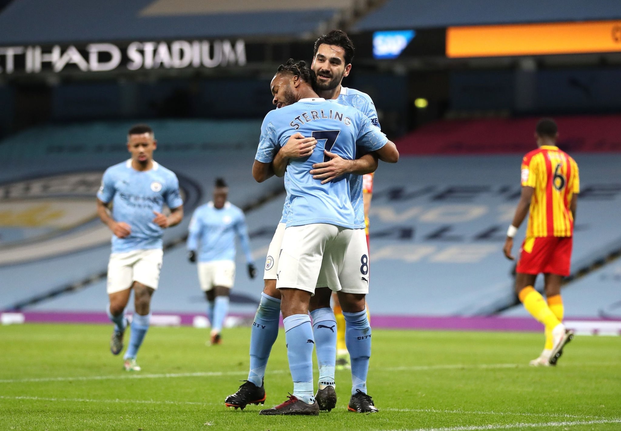 随着沙特致 随着沙特致